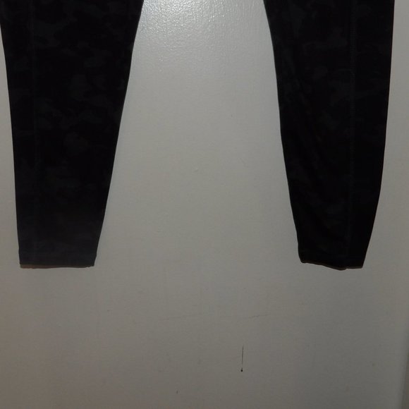 Danskin EUC Dark Camoflage Yoga Exercise Capri Pants Sz XL - Picture 3 of 8